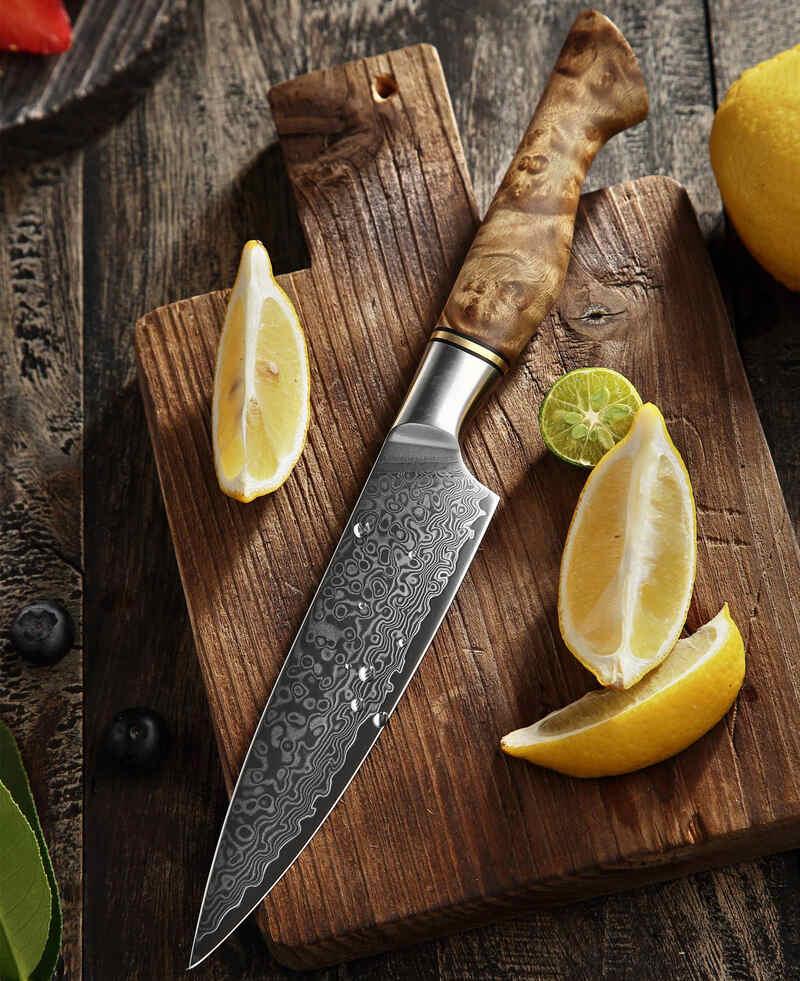 The knife between paring and chef