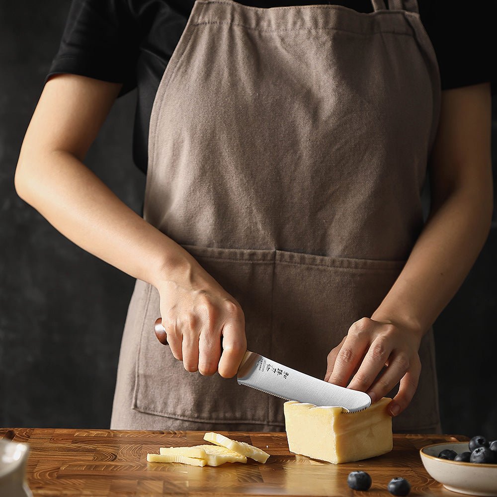 Cuts cheese the way it should be cut