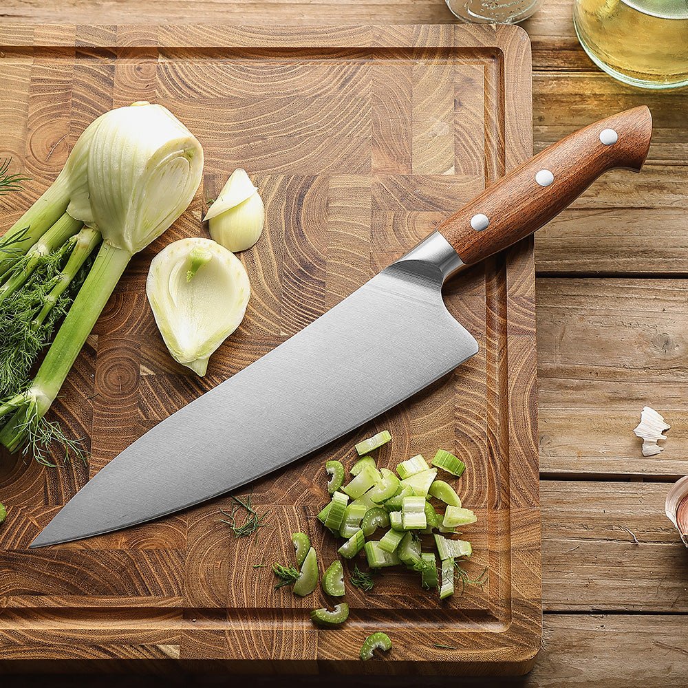 Red wood handle, stainless rivets, full tang