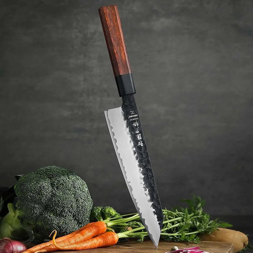 Tip precision and a flat edge in one knife