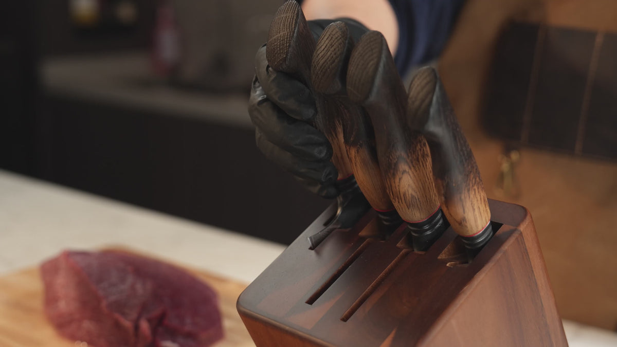Mo Series 67-layer Damascus knife product video showing blade craftsmanship